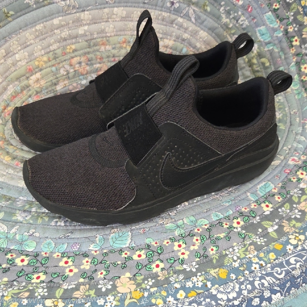 Nike AD Athletic Running Shoes
